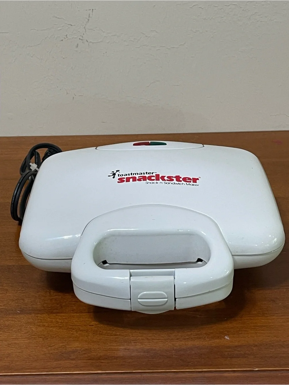 Toastmaster Snackster Model TSM2 Snack & Sandwich Maker 640 Watts White Travel